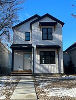 764 Athol St in Regina, SK - Building Photo