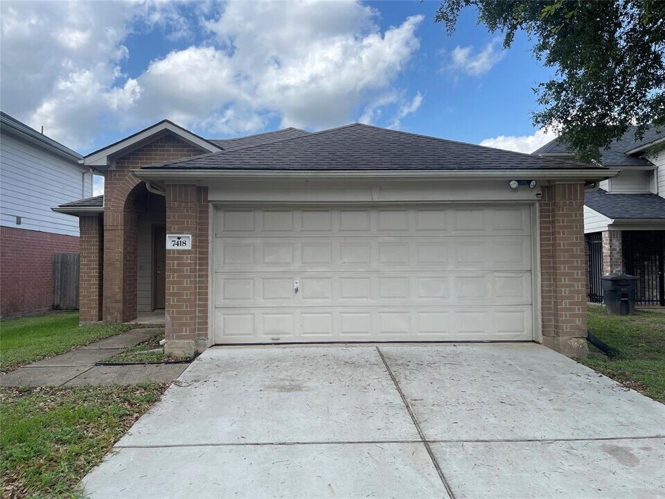 7418 Parkcraft Dr in Missouri City, TX - Building Photo