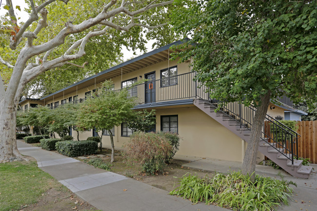 2126 17th St in Sacramento, CA - Foto de edificio - Building Photo