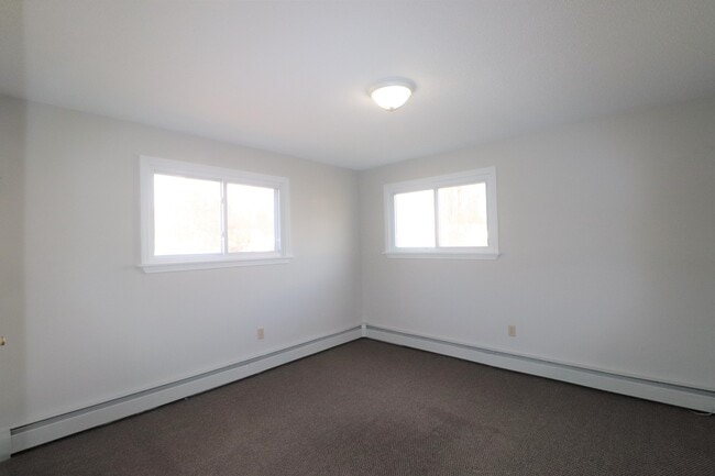 380 Holcomb St in Hartford, CT - Building Photo - Building Photo