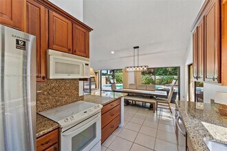 101 Sand Pine Dr in Jupiter, FL - Building Photo - Building Photo