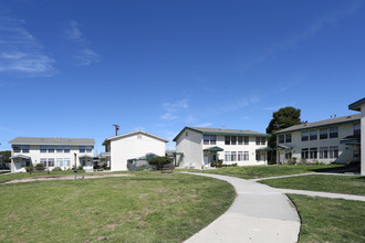 Pleasant Valley Village in Oxnard, CA - Foto de edificio - Building Photo