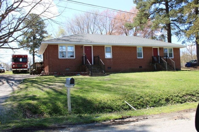 property at 3115 Parkdale Rd