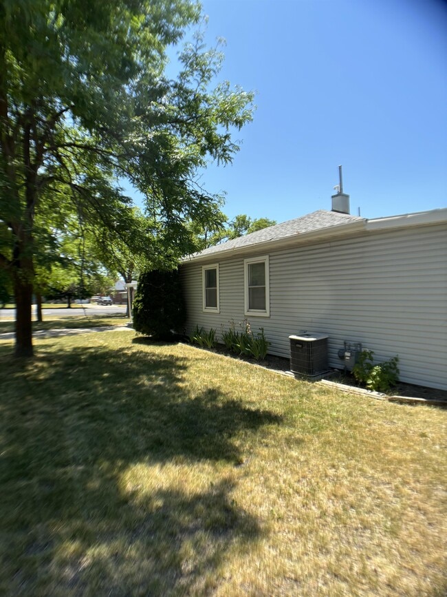 1007 Bonneville Ave in Logan, UT - Building Photo - Building Photo