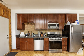 1622 W Columbia Ave, Unit 3S in Chicago, IL - Building Photo - Building Photo