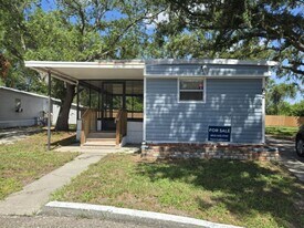 11211 East Bay Rd in Gibsonton, FL - Building Photo