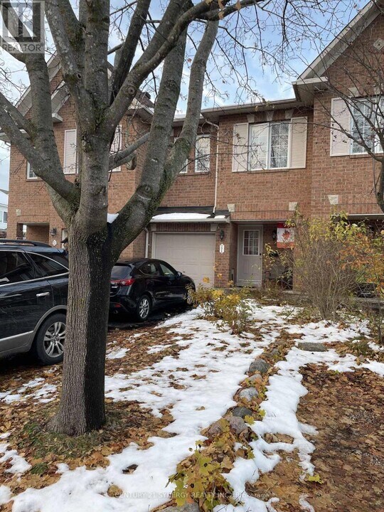 11 Landover Crescent in Ottawa, ON - Building Photo