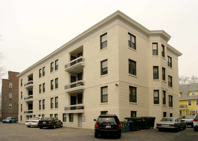 120 Glenville Ave in Allston, MA - Building Photo - Building Photo