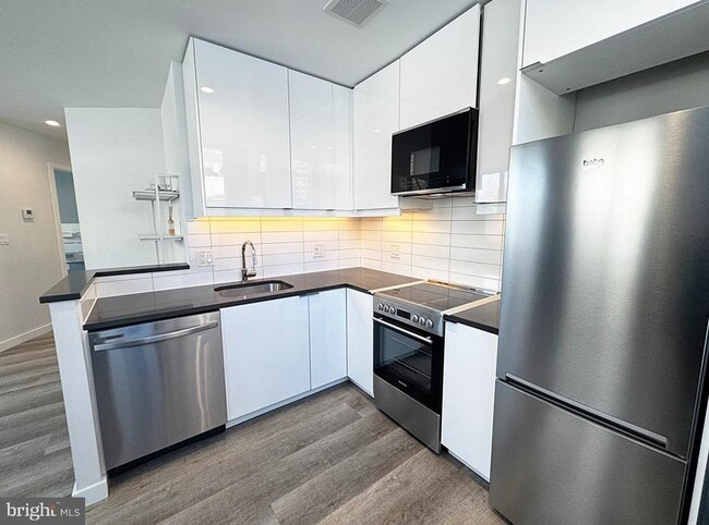 700 Roeder Rd in Silver Spring, MD - Building Photo - Building Photo