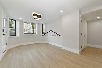 516 Sumner St, Unit 1 in Boston, MA - Building Photo - Building Photo