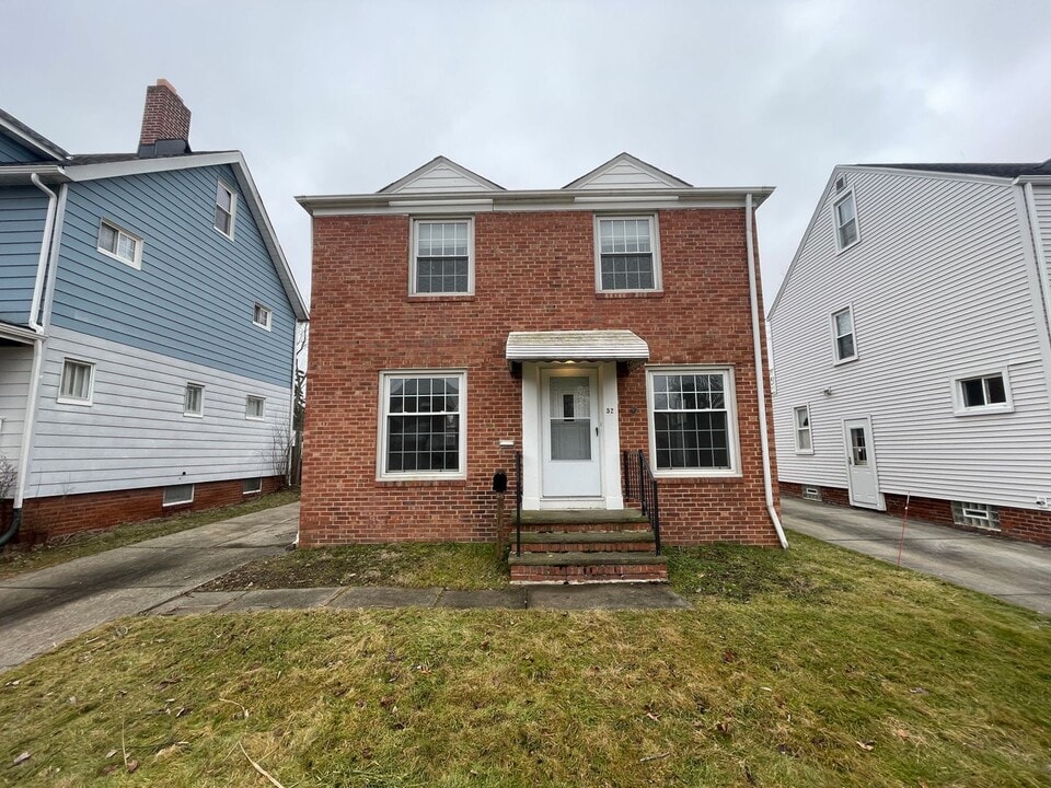 52 Gould Ave in Bedford, OH - Building Photo