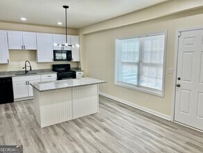 4001 Oak Field Dr in Loganville, GA - Building Photo - Building Photo