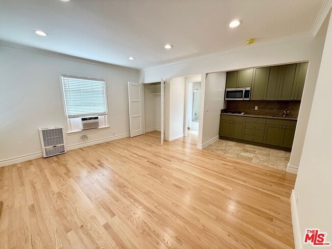 204 S Reeves Dr in Beverly Hills, CA - Building Photo - Building Photo