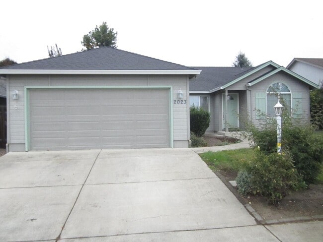 property at 2023 Walnut Grove Ln