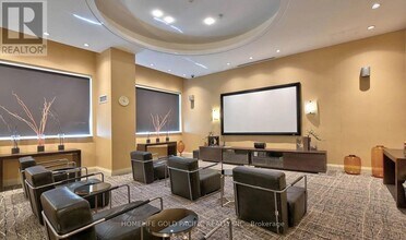 233-233 Beecroft Rd in Toronto, ON - Building Photo - Building Photo