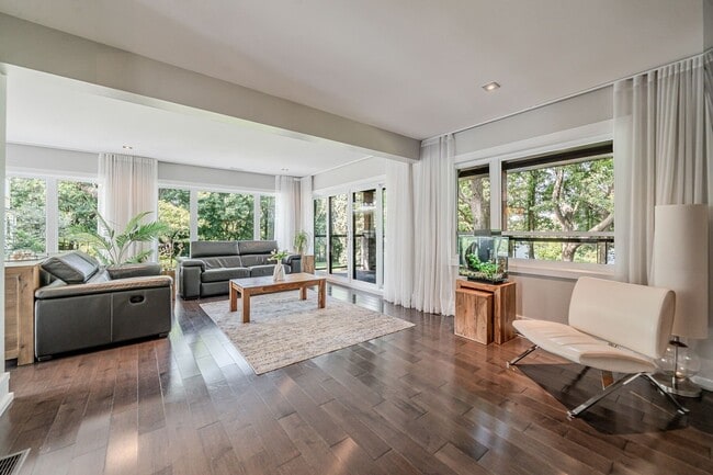 110 Chem. des Patriotes N in Mont-St-Hilaire, QC - Building Photo - Building Photo