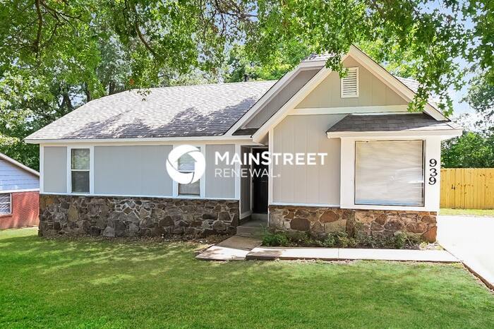 939 Valley Springs Dr in Southaven, MS - Building Photo
