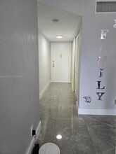 13715 Kendale Lakes Cir, Unit A-308 in Miami, FL - Building Photo - Building Photo