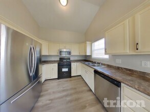 1690 Fountain Lk Dr E in Shelbyville, IN - Building Photo - Building Photo