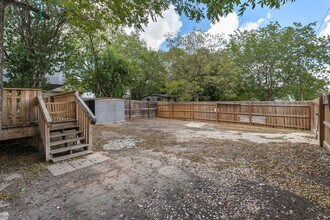 204 Lessin Ln in Austin, TX - Building Photo - Building Photo