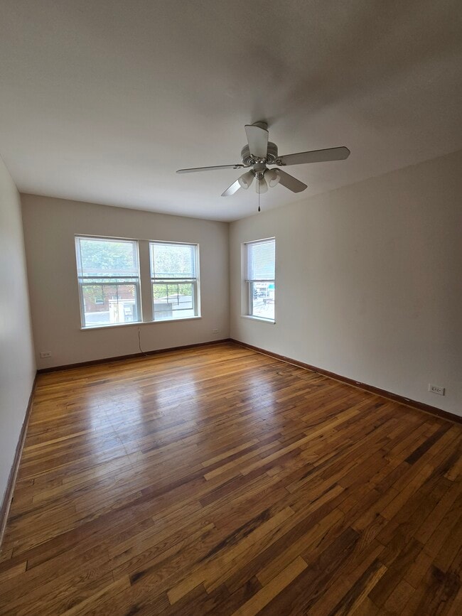 3159 W Argyle St, Unit 2S