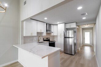 2830 Bay Oaks Harbor Dr in Baytown, TX - Building Photo - Building Photo