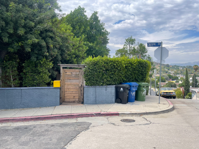 4993 Twining St-Unit -A in Los Angeles, CA - Foto de edificio - Building Photo