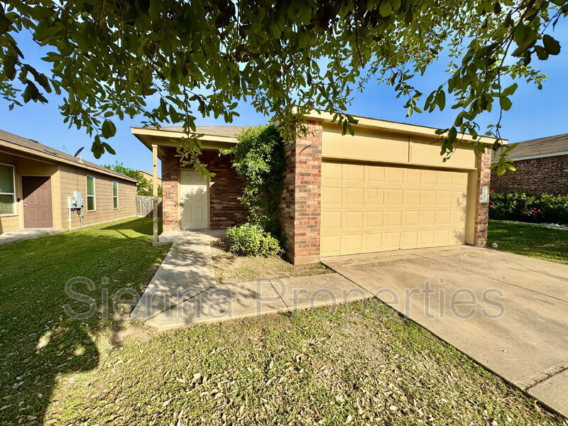 5716 Knoll Pines Pass in Austin, TX - Foto de edificio