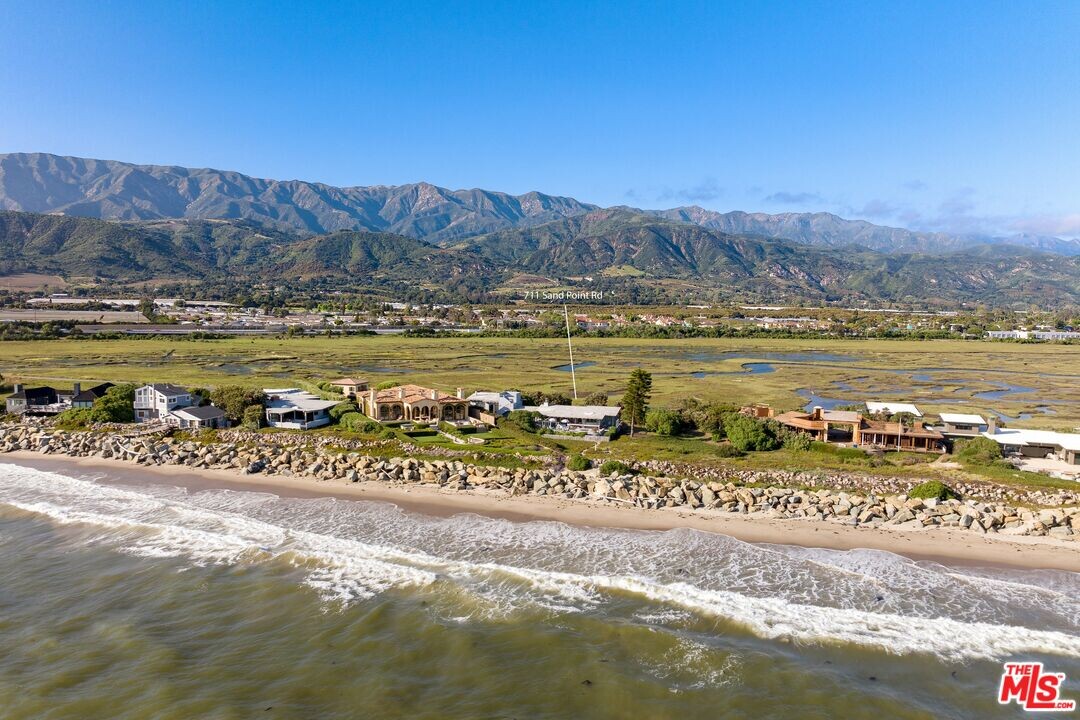 0 Sand Point Rd in Carpinteria, CA - Foto de edificio