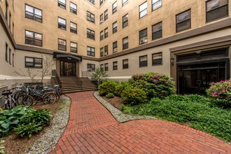Longfellow Apartments in Cambridge, MA - Foto de edificio - Building Photo