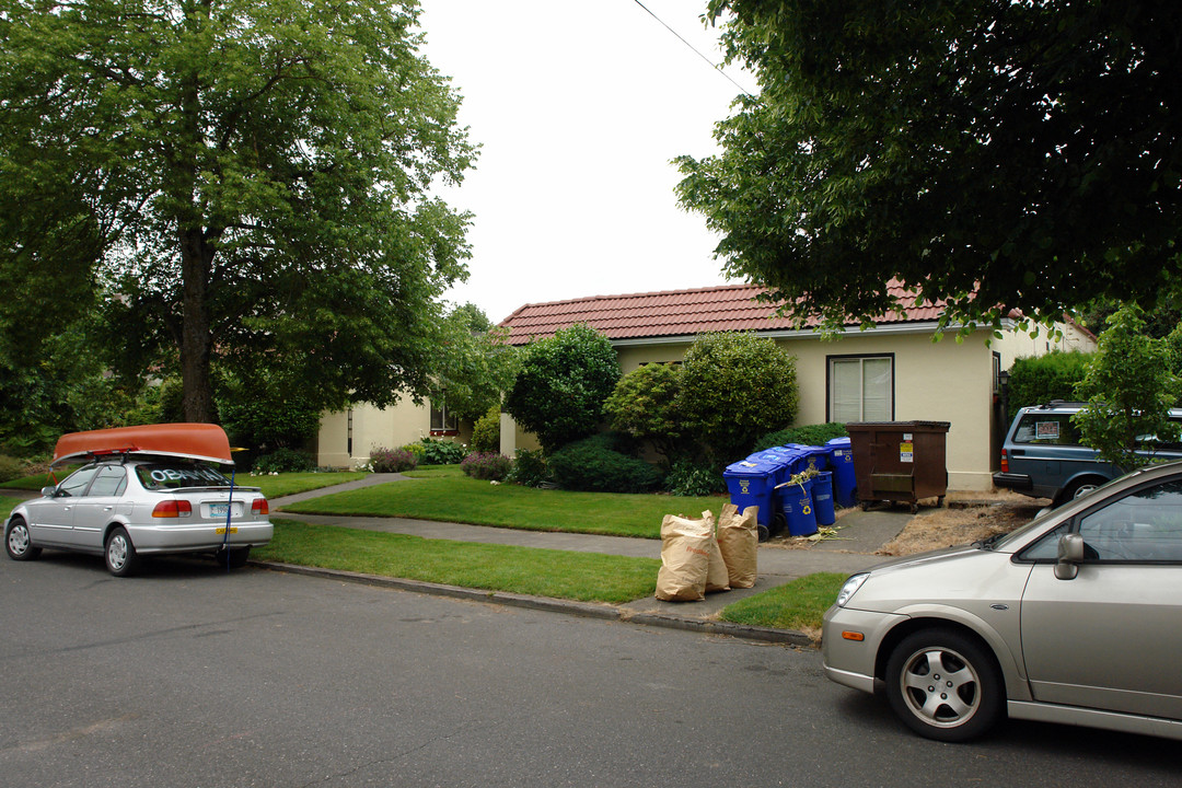 Mahue Court in Portland, OR - Building Photo