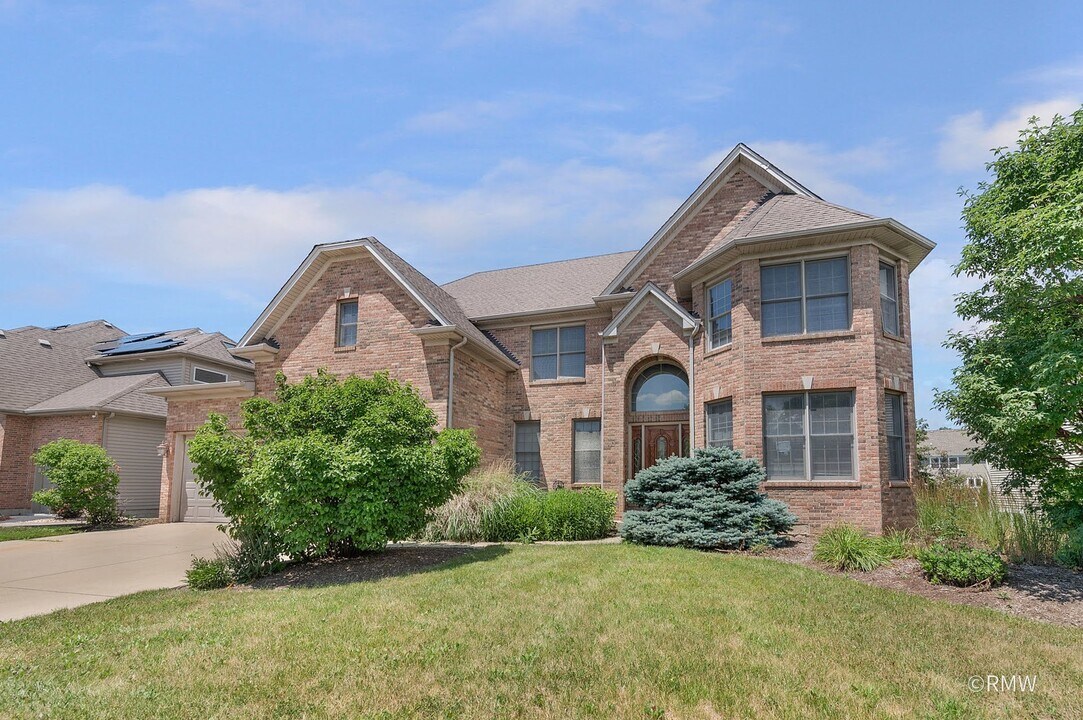770 Cole Dr in South Elgin, IL - Building Photo