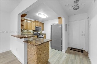 7840 Camino Real in Miami, FL - Building Photo - Building Photo