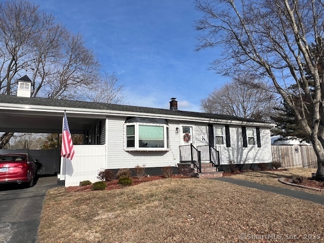 27 Rossie St in Stonington, CT - Building Photo