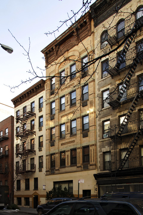 Sullivan Mews in New York, NY - Building Photo