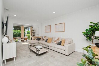 6744 Via Regina in Boca Raton, FL - Building Photo - Building Photo