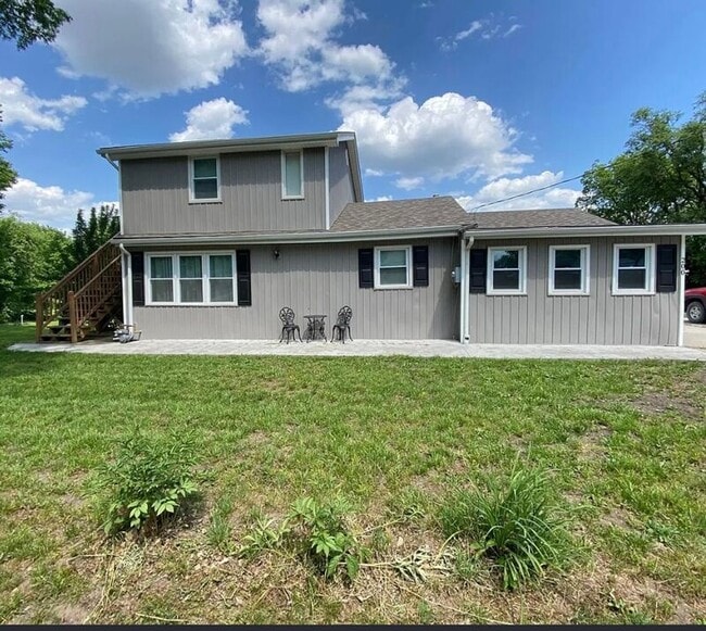 200 3rd St in Bates City, MO - Foto de edificio - Building Photo