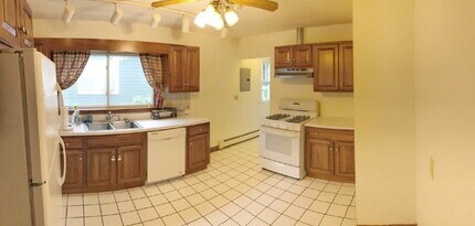 234 Brook Rd in Milton, MA - Building Photo - Building Photo