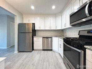 402 Lancaster Ct in Piscataway, NJ - Building Photo - Building Photo
