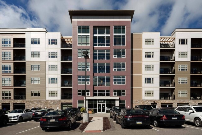 Cosmopolitan Apartments in Pittsburgh, PA - Building Photo - Building Photo