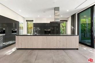 853 N Kilkea Dr in Los Angeles, CA - Building Photo - Building Photo