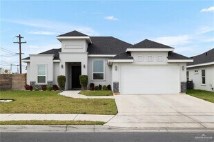 18 Duncan Ln in Edinburg, TX - Building Photo
