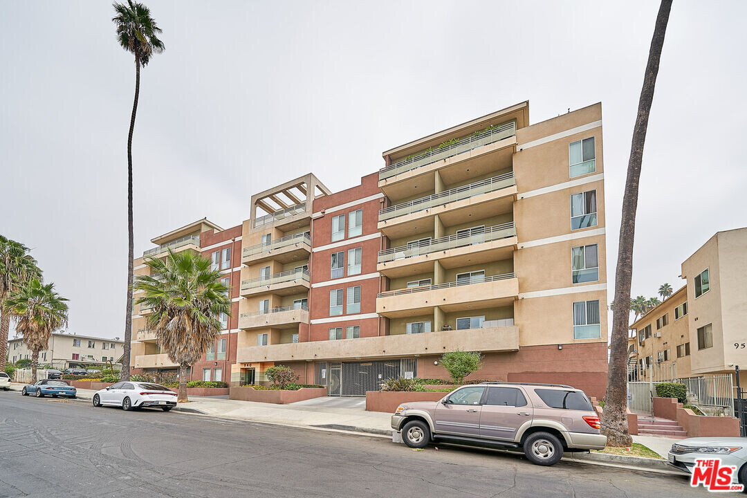 940 Elden Ave-Unit -407 in Los Angeles, CA - Building Photo
