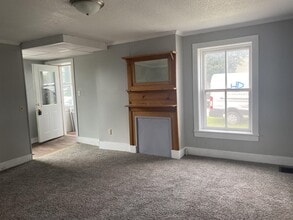 292 11th St in Marion, IA - Building Photo - Building Photo