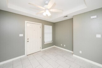 205 W San Carlos St, Unit 4 in Laredo, TX - Foto de edificio - Building Photo