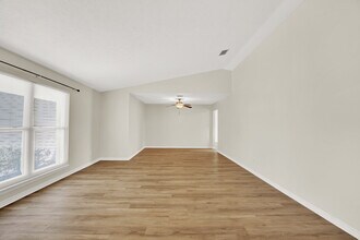 7525 Melody Ln in Panama City, FL - Foto de edificio - Building Photo