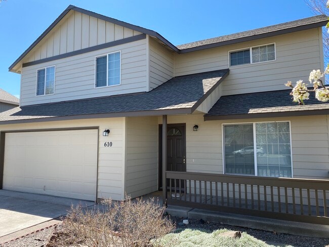 property at 601 NE Sandstone Ct