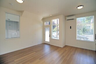 1111 SE Tenino St in Portland, OR - Building Photo - Building Photo