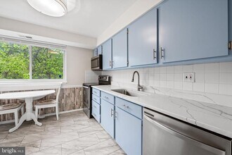 1 Summit Hill Ct in Baltimore, MD - Building Photo - Building Photo