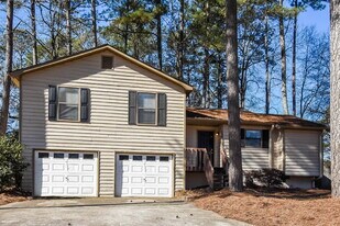 2990 Fetlock Dr SW in Marietta, GA - Building Photo